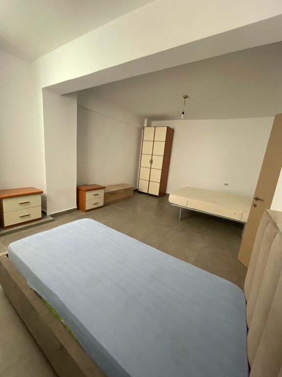 Laprak Jepet Apartament 1+1 Me Qera