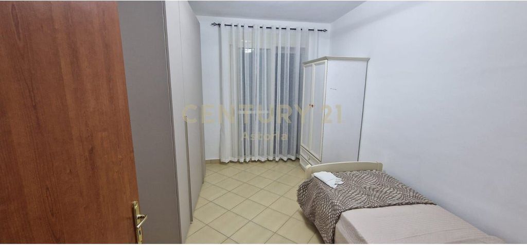 JEPET ME QIRA APARTAMENT 2+1 TEK RESTORANT KAPITEN MIR ZOTI