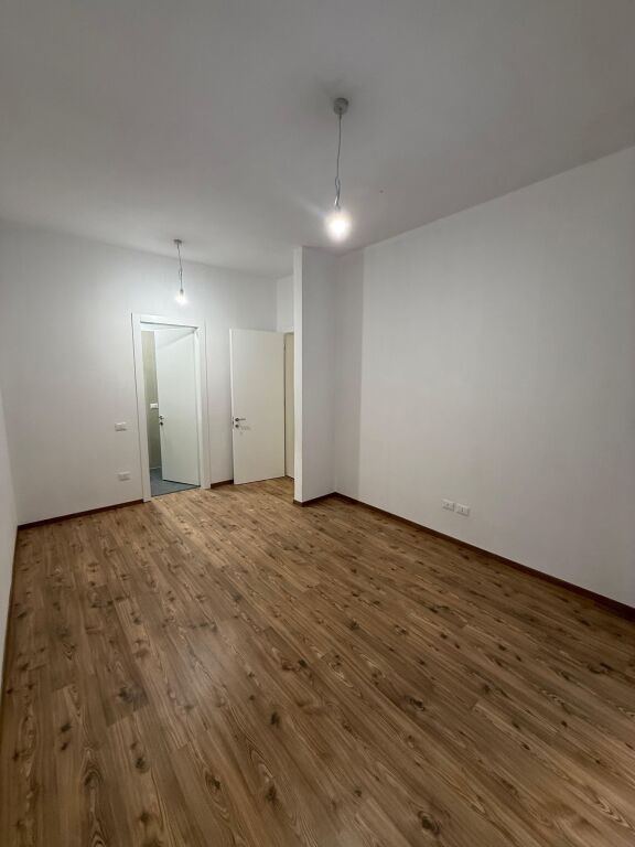 Jepet Ambient 2+1 me qera për zyra ose banim tek dilijorgji