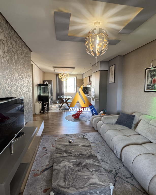 Shitet Apartament Luksoz 2+1+2 Banja+2 Ballkone Kodra e Diellit 1, Tiranë