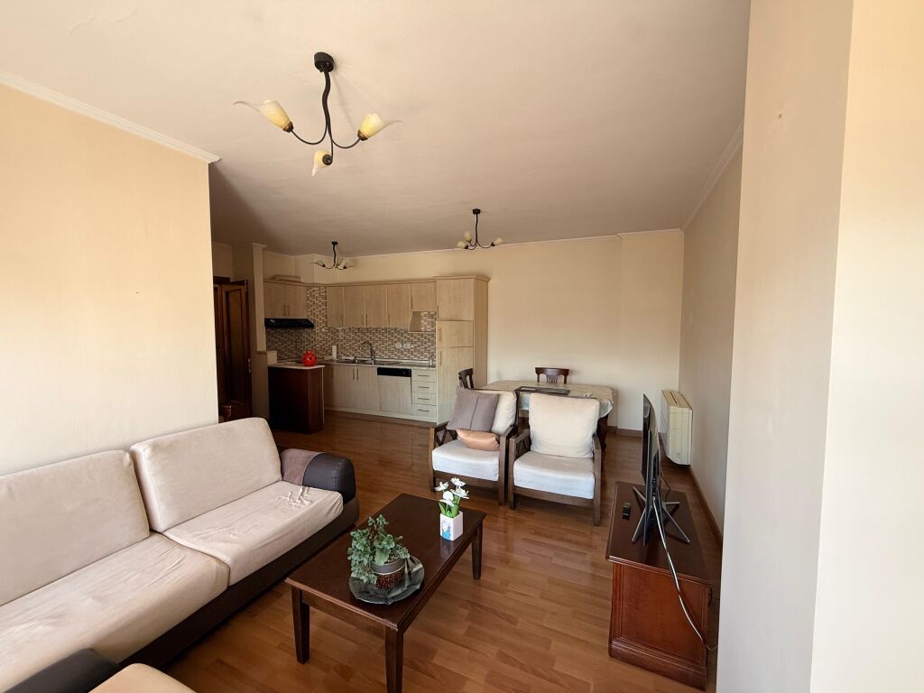 Super cmim, Apartament 2+1 te stacioni i trenit ne shitje