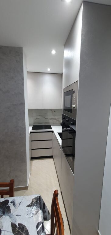 JEPET ME QERA APARTAMENT 2+1+2 NE STACIONIN E PARE TE PLAZHIT, DURRES