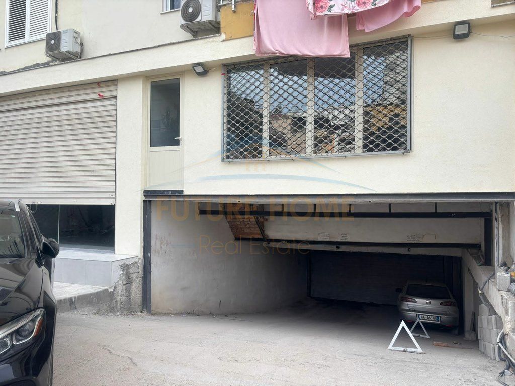 Qera, Dyqan, Vila L, Tirane