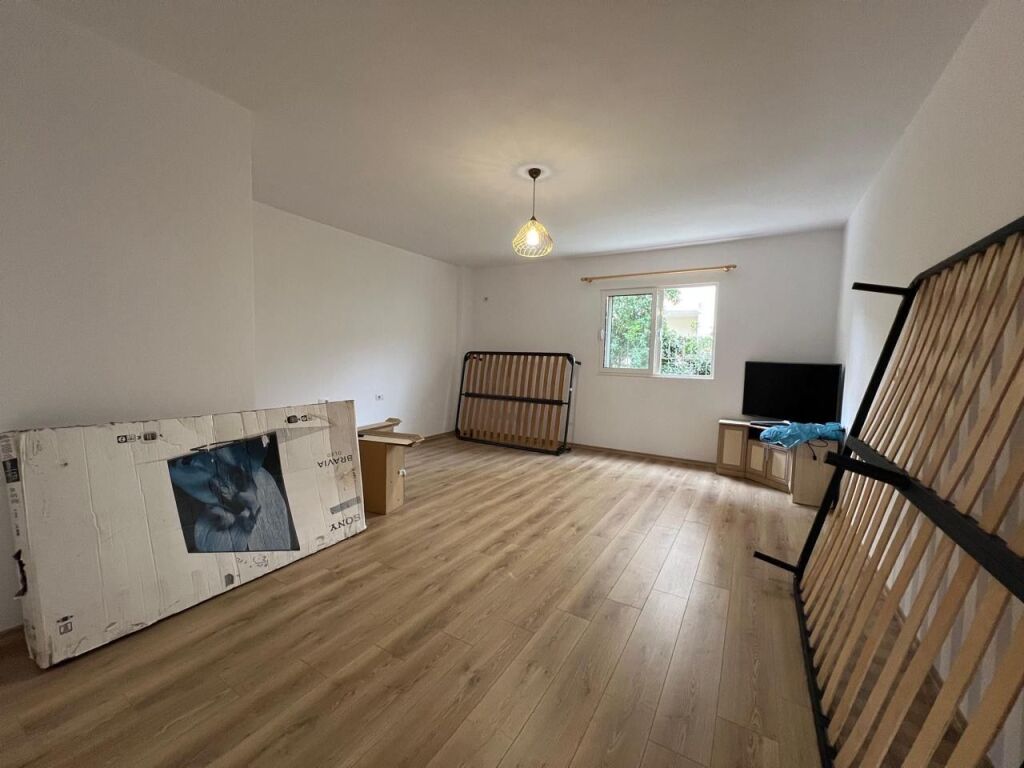 Floor villa for rent at the German Villas Elbasan Street