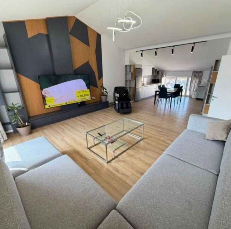 Penthouse per qira tek Secret Garden Residence.