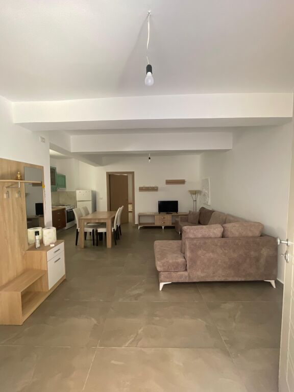 Laprak Jepet Apartament 1+1 Me Qera