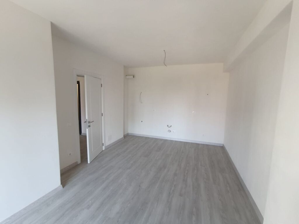 5 Ambiente biznesi 1+1 edhe 2+1 me qera ne Bulevardin e Ri Tirane (ID 42111559)