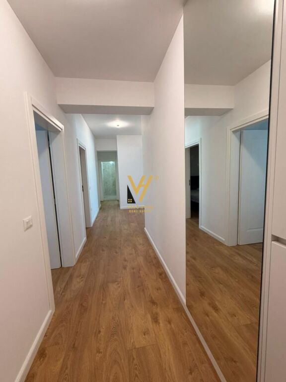 JEPET APARTAMENT 2+1+2+BLK ME QERA NE VLORE 1.500 EURO
