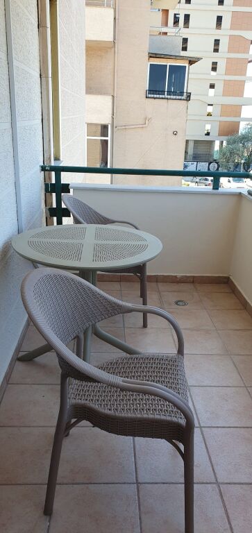 JEPET ME QERA APARTAMENT 2+1+2 NE STACIONIN E PARE TE PLAZHIT, DURRES