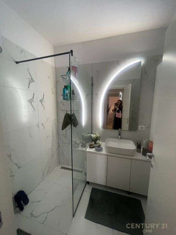 Apartament 2+1+2+Post Parkimi per shitje te Bulevardi i Ri