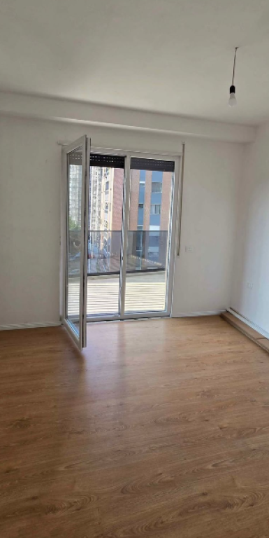 JEPET ME QIRA ZYRË 2+1+2 + PARKIM – Don Bosko, Rruga Egnatia