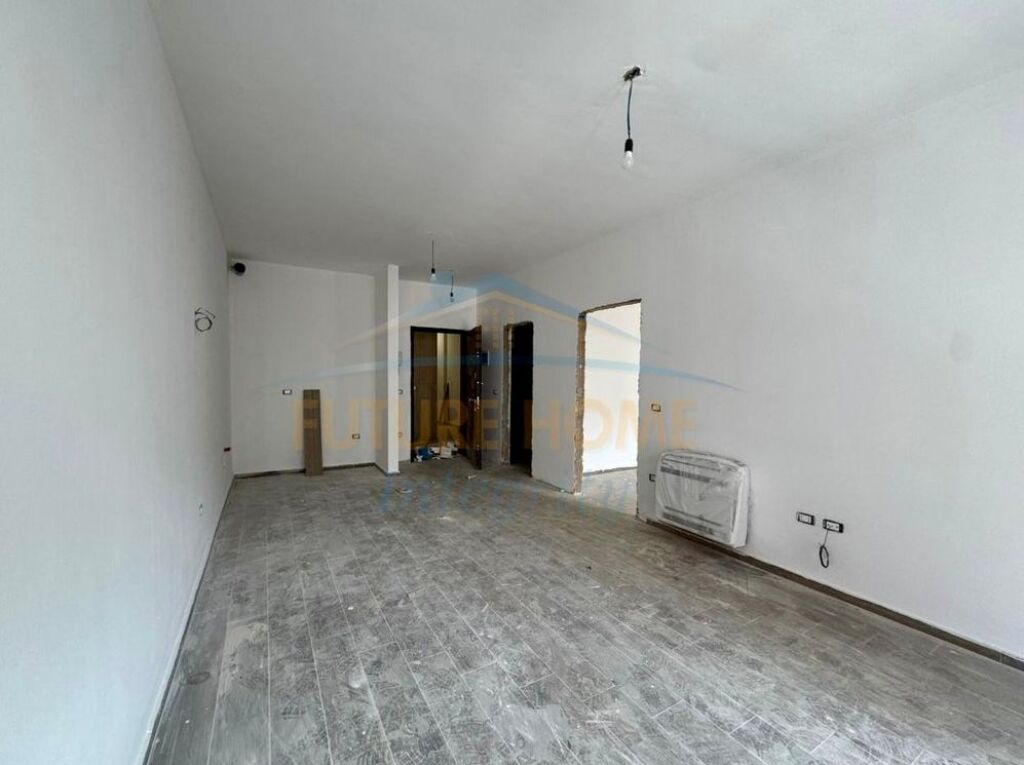Qera, Apartament 1+1 për Zyra, Kompleksi Aura, Tiranë.