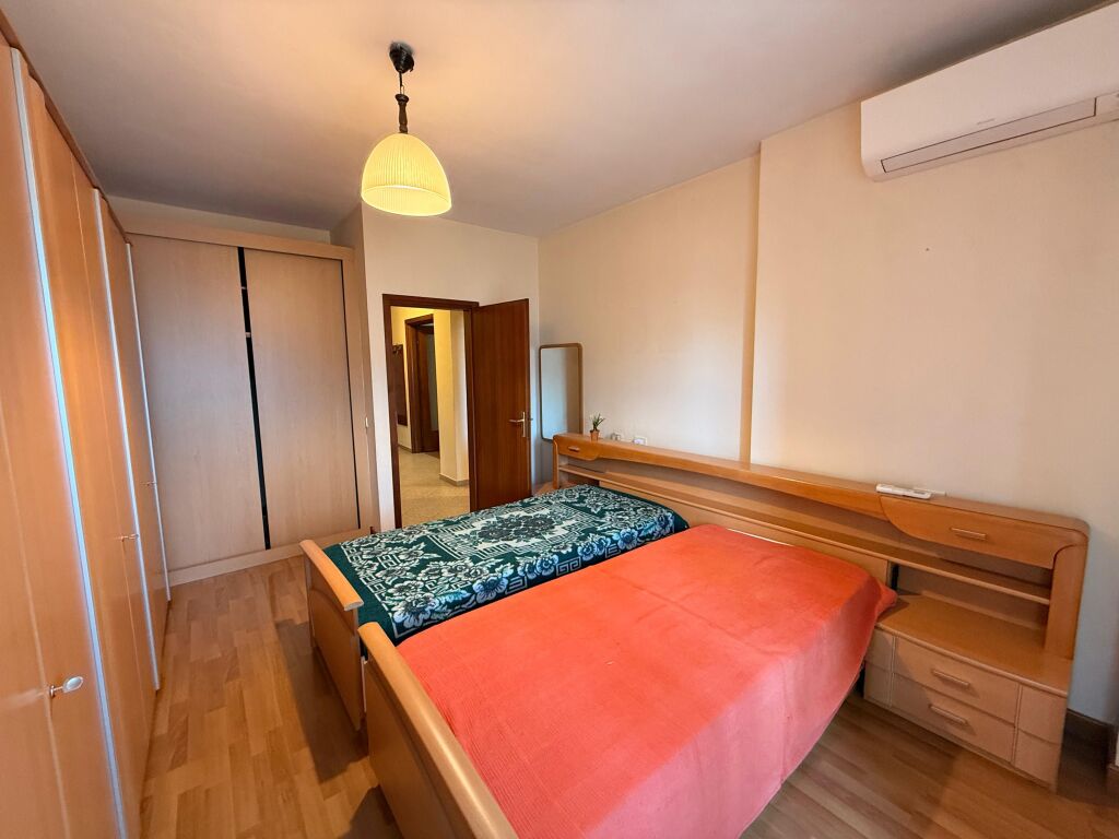 Super cmim, Apartament 2+1 te stacioni i trenit ne shitje