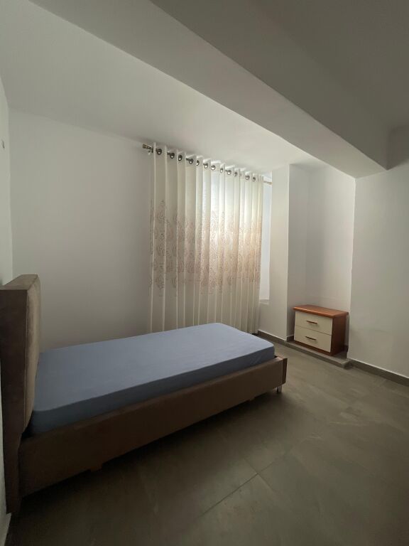 Laprak Jepet Apartament 1+1 Me Qera