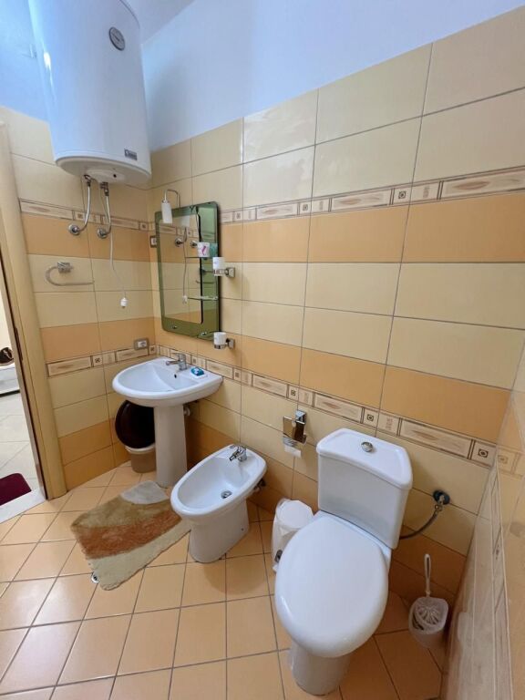 🌊 Appartamento 1+1 in affitto a lungo termine – Lungomare, Vlora