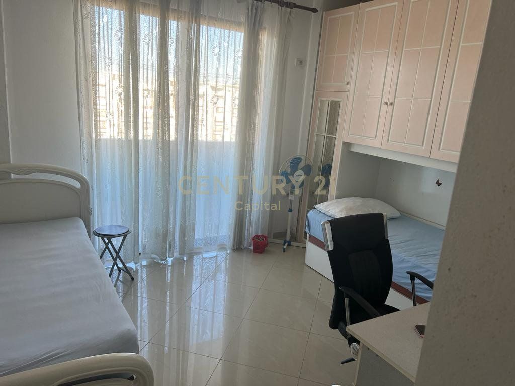 Apartament 2+1+2 për shitje në Zonën e Astirit, Tiranë