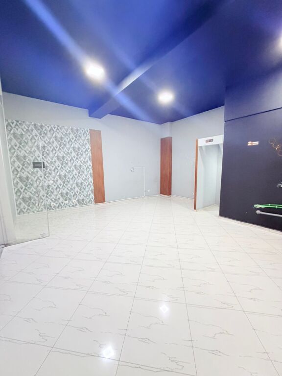 JEPET ME QERA AMBIENT BIZNESI STACIONI I PARE PLAZH, DURRES