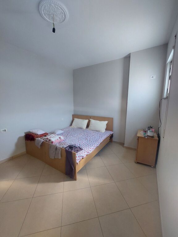 Shitet apartament 1+1 e modifikuar ne 2+1 - Durres