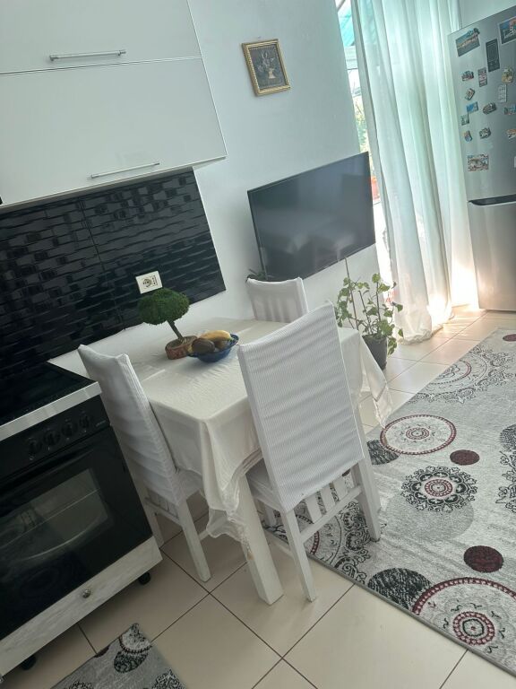 Bllok Jepet apartament me qira 1+1 Kafe Roma
