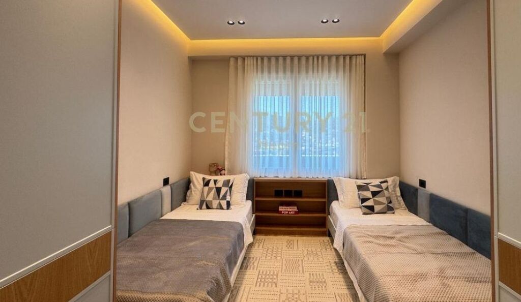 Apartament 2+1+2 + Post Parkimi me qira , Golden Park , Yzberish