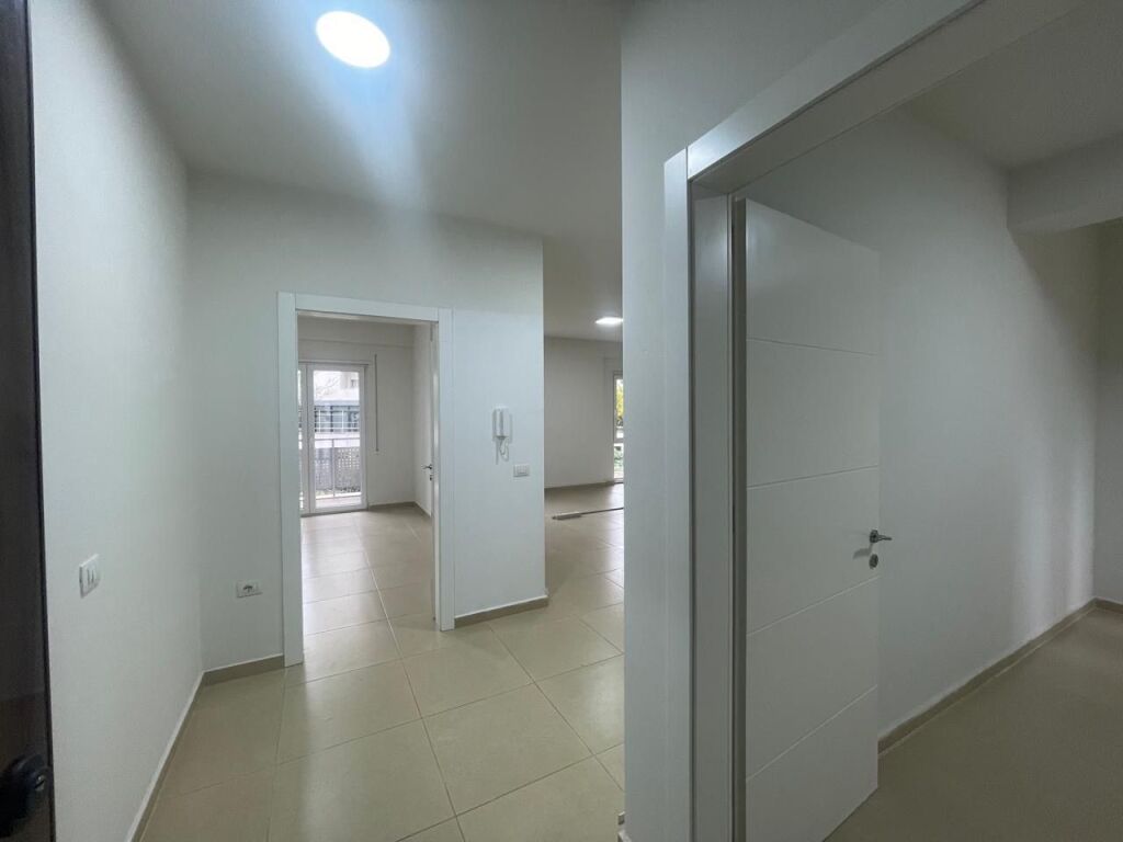 Apartament 2+1 bosh tek Rruga e Kosovareve