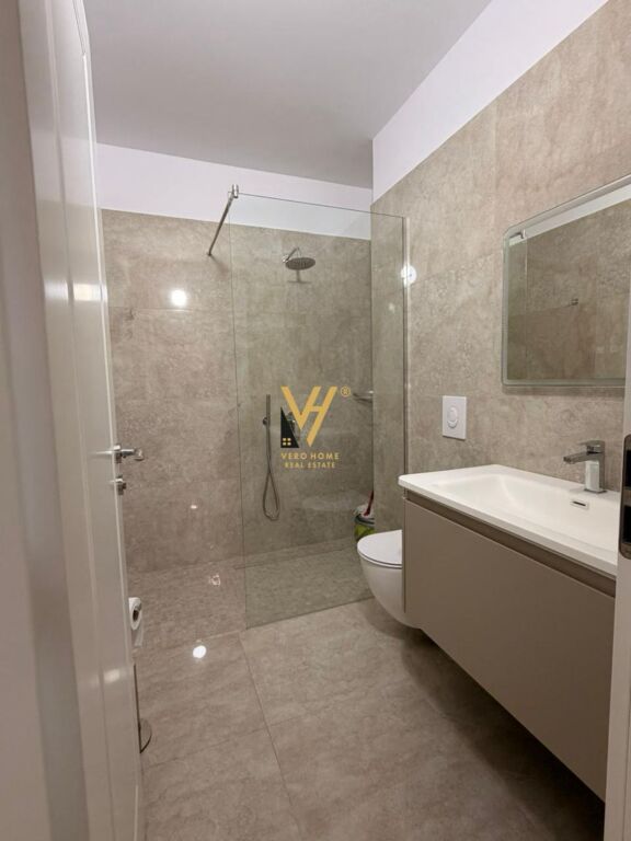 JEPET APARTAMENT 2+1+2+BLK ME QERA NE VLORE 1.500 EURO