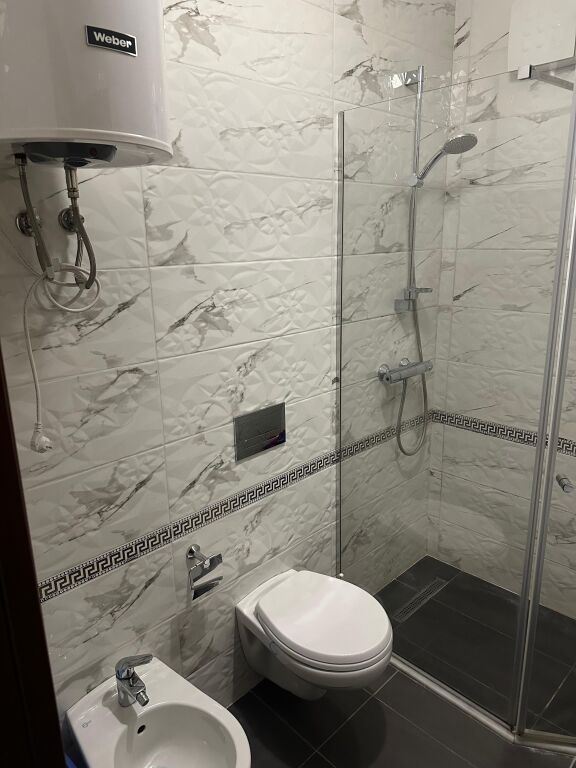 Jepet apartament me qira 1+1 , 21 Dhjetori