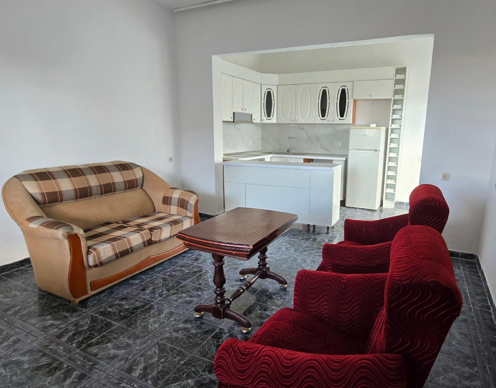 Rent | Shtëpi private 2 + 1 | Qyteti Studenti | 450 €/month