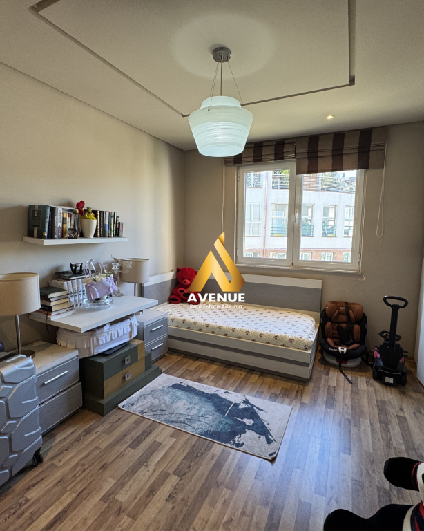 Shitet Apartament Luksoz 2+1+2 Banja+2 Ballkone Kodra e Diellit 1, Tiranë