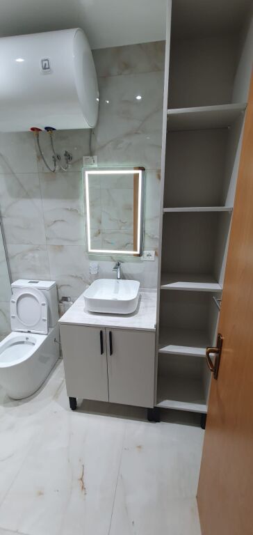 JEPET ME QERA APARTAMENT 2+1+2 NE STACIONIN E PARE TE PLAZHIT, DURRES