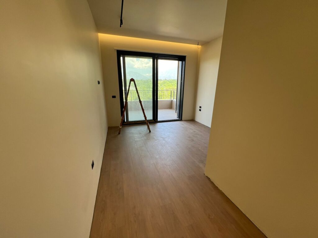 Jepet me Qira Apartament 2+1+2 + Post Parkimi 📍 Pranë Radisson Collection Morina Hotel Tirana – Liqeni i Thatë