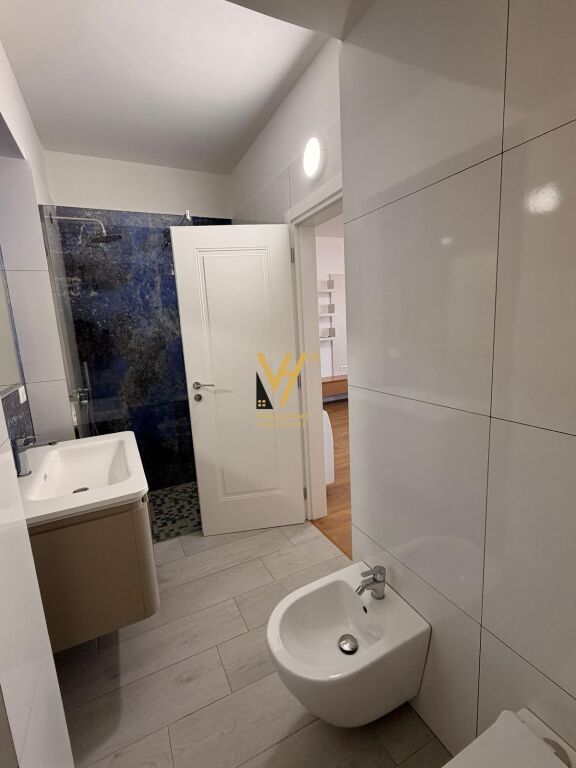 JEPET APARTAMENT 2+1+2+BLK ME QERA NE VLORE 1.500 EURO