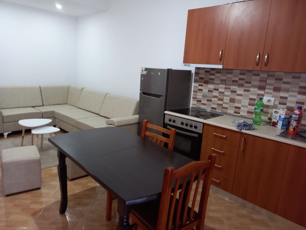 Apartament 1+1 me qera ne Astir tek Vila L