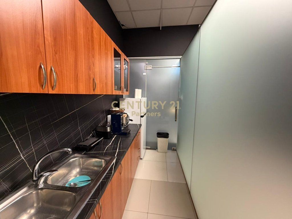 SHESIM AMBIENT DHE 2 POSTE PARKIMI PERBALLE DELIJORGJIT