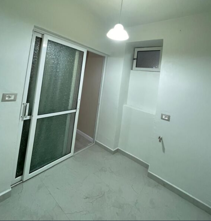 Qera, Ambient biznesi për zyra, Rruga e Kosovarëve,Tirane. Empire68106