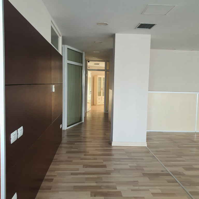 ZYRË PËR QIRA – Pami 📍 Tek Liqeni, pranë Kopshtit Zoologjik