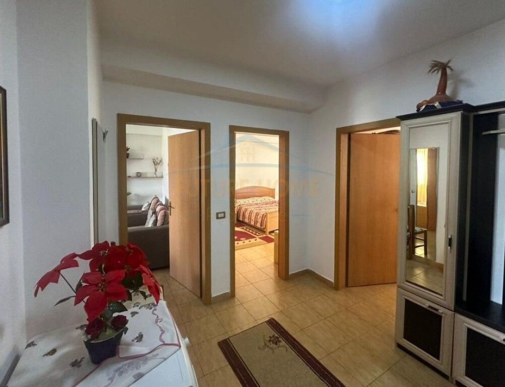 Affitto, Appartamento 2+1, Laprakë, vicino alla scuola “Aleks Buda”!
