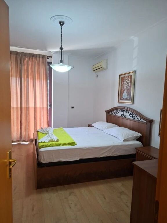 🏢Nella zona di Blloku, si affitta appartamento arredato 2+1+2: 1.000 Euro