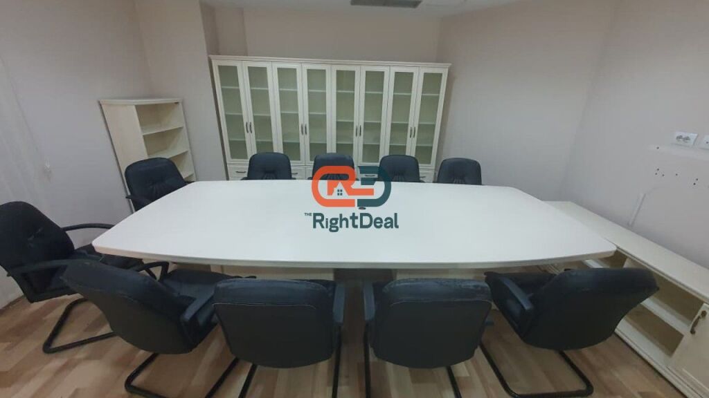 Tek Kopshti Zoologjik, Jepet Me Qira Ambient Per Zyra, Me Lokacion Perfekt!!!