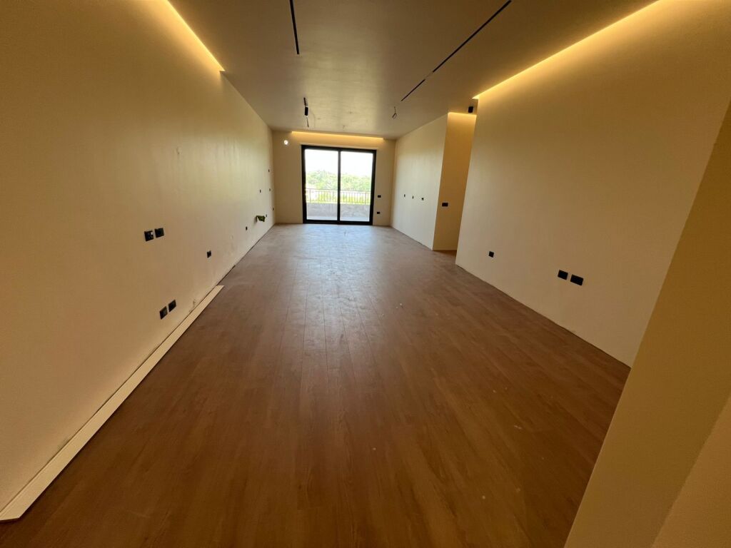 Jepet me Qira Apartament 2+1+2 + Post Parkimi 📍 Pranë Radisson Collection Morina Hotel Tirana – Liqeni i Thatë