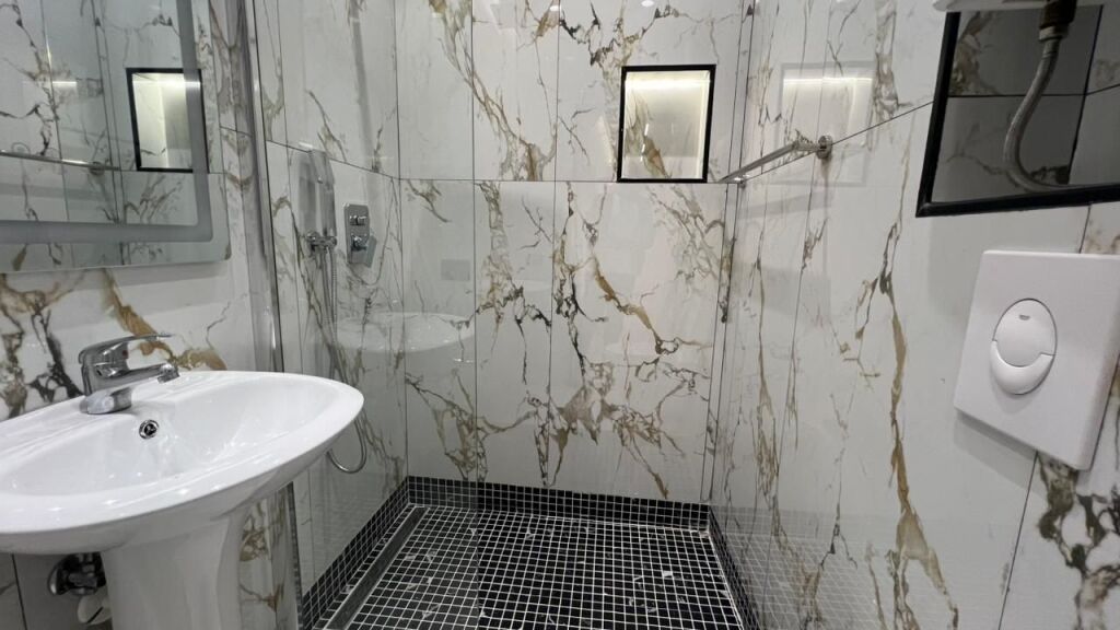 Ambjent zyrash me qira pranë Fakultetit Ekonomik