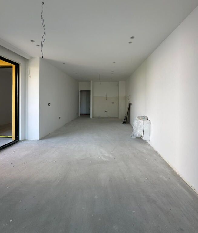 Shitet Apartament 2+1+2