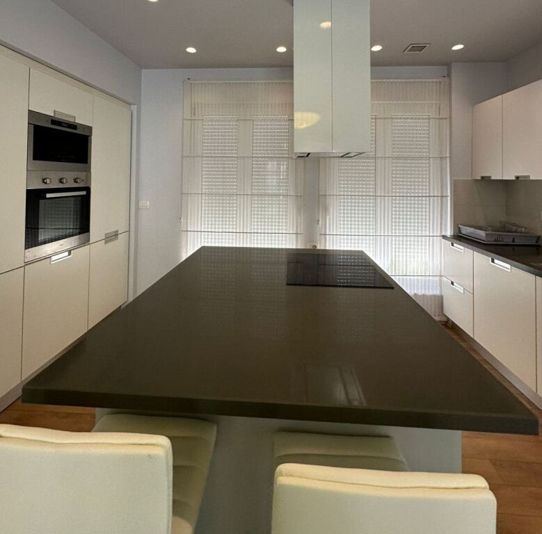 🏡 JEPET ME QIRA VILË LUKSOZE 4-KATËSHE – White House, TEG