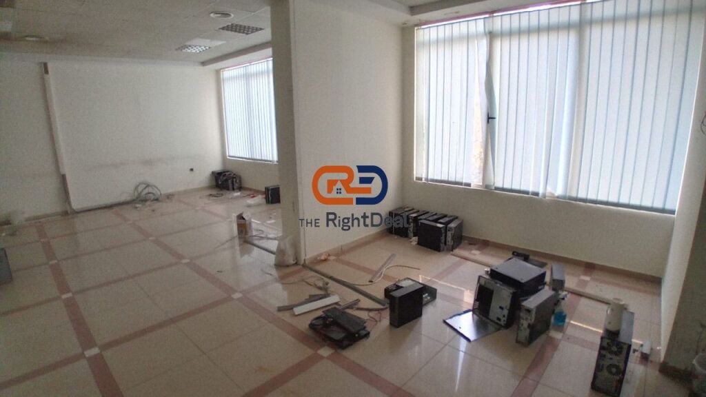 At Kodra e Diellit, Business Unit for Sale, On Main Road !!!