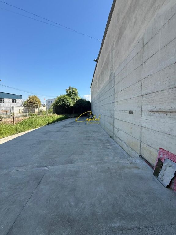 MAGAZZINI IN AFFITTO 800 M2 AUTOSTRADA TR-DR 4000 EURO