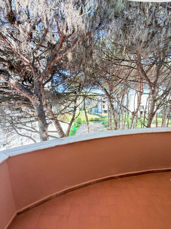 JEPET ME QERA APARTAMENT 1+1 NE ZONEN E MALIT TE ROBIT, GOLEM, DURRES