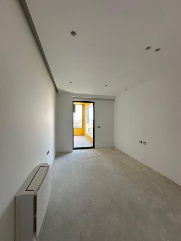 Shitet Apartament 2+1+2