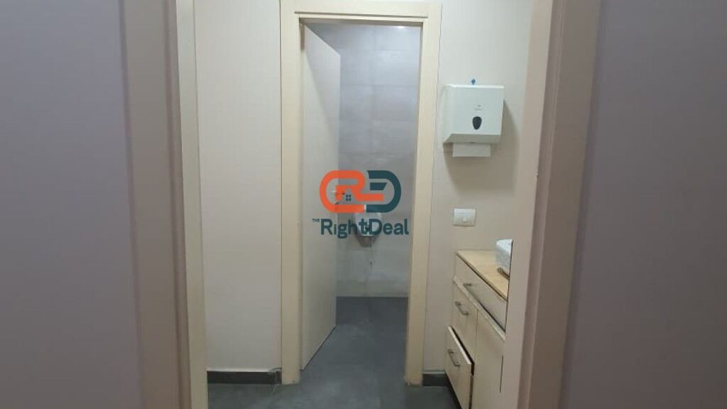 Tek Kopshti Zoologjik, Jepet Me Qira Ambient Per Zyra, Me Lokacion Perfekt!!!