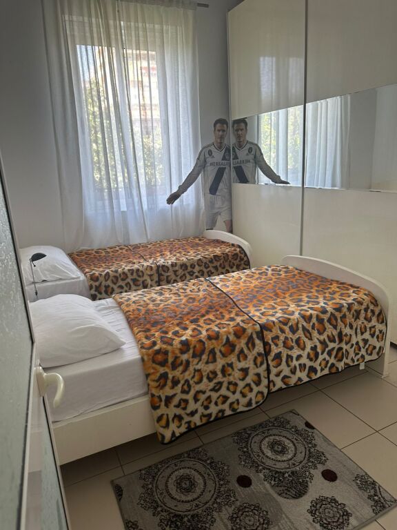 Bllok Jepet apartament me qira 1+1 Kafe Roma