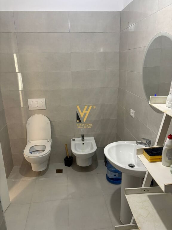 JEPET ZYRE 160 M2 ME QIRA TE LIQENI I THATE 150.000 LEKE